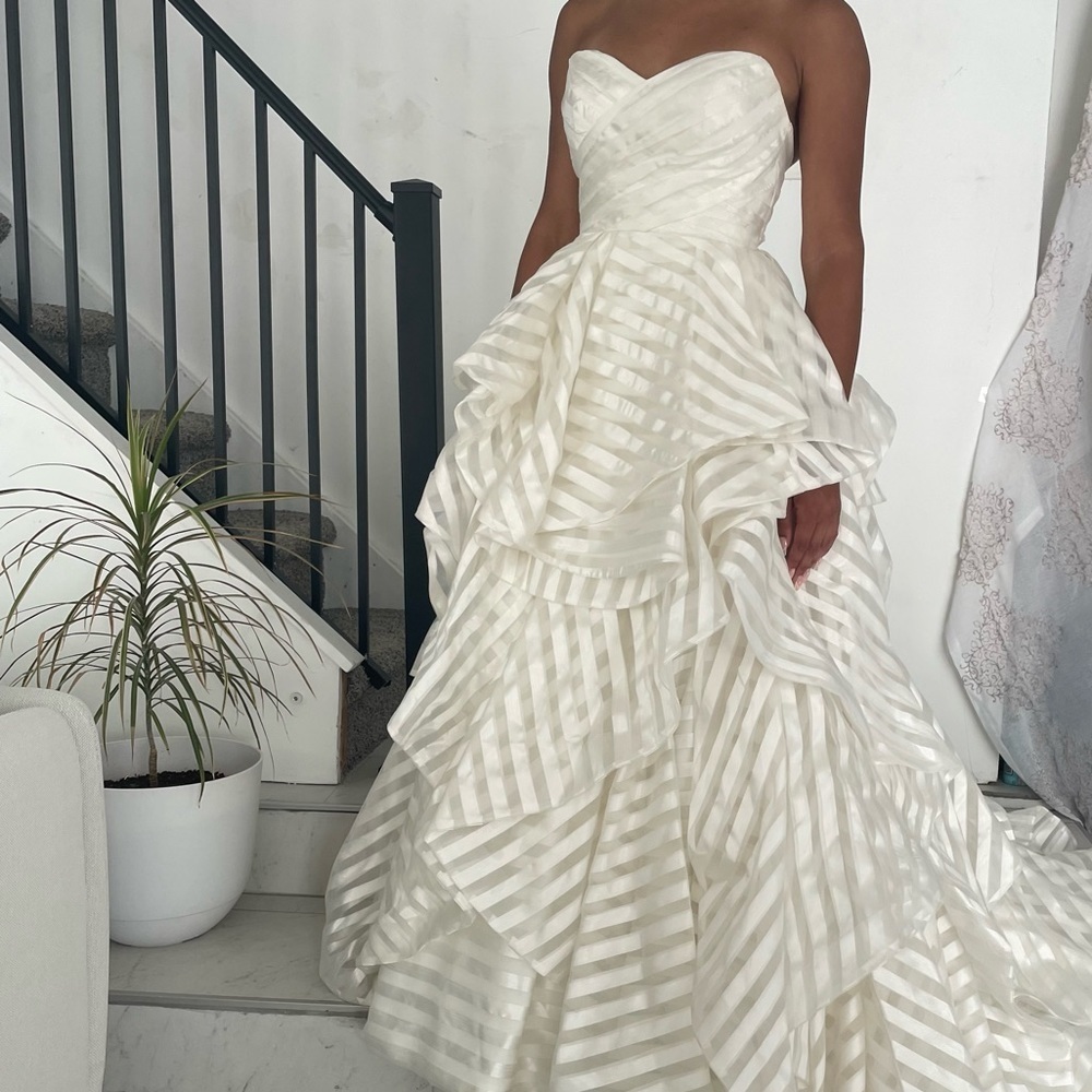 Hayley Paige Guindon Wedding Dress 2 of 2 posts - Picture 3 of 14